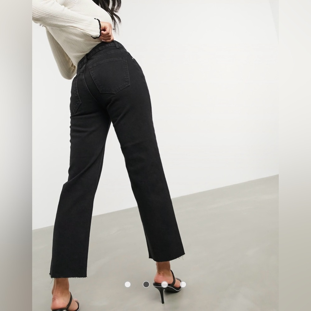 ASOS Design Petite High Rise Crop Kick Black Wash 26/28 - Picture 2 of 9